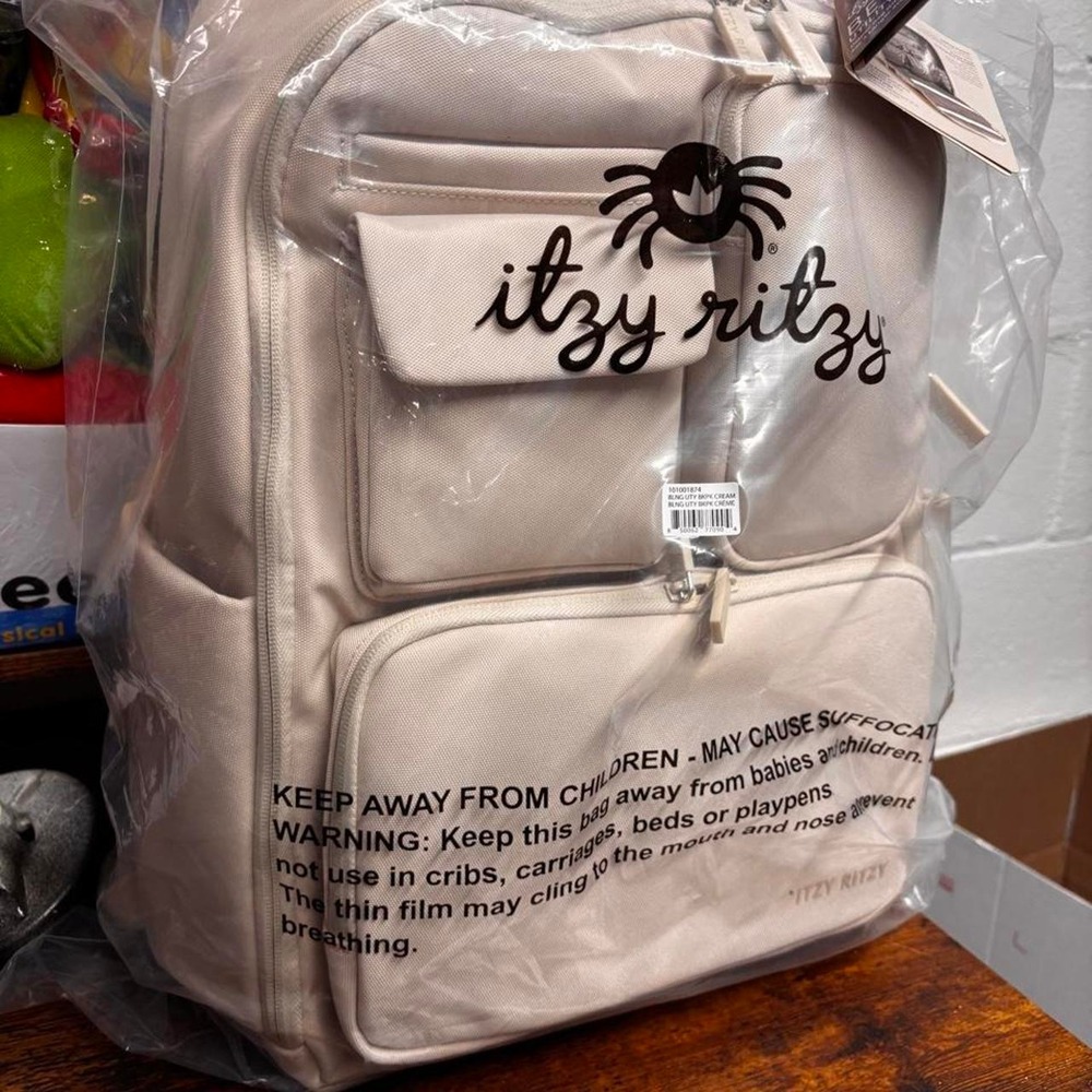NWT Itzy Ritzy Belong Utility Backpack in cream & tan